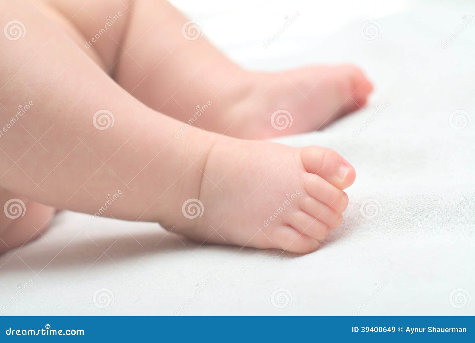 Foots of newborn baby stock image. Image of innocence 39400649