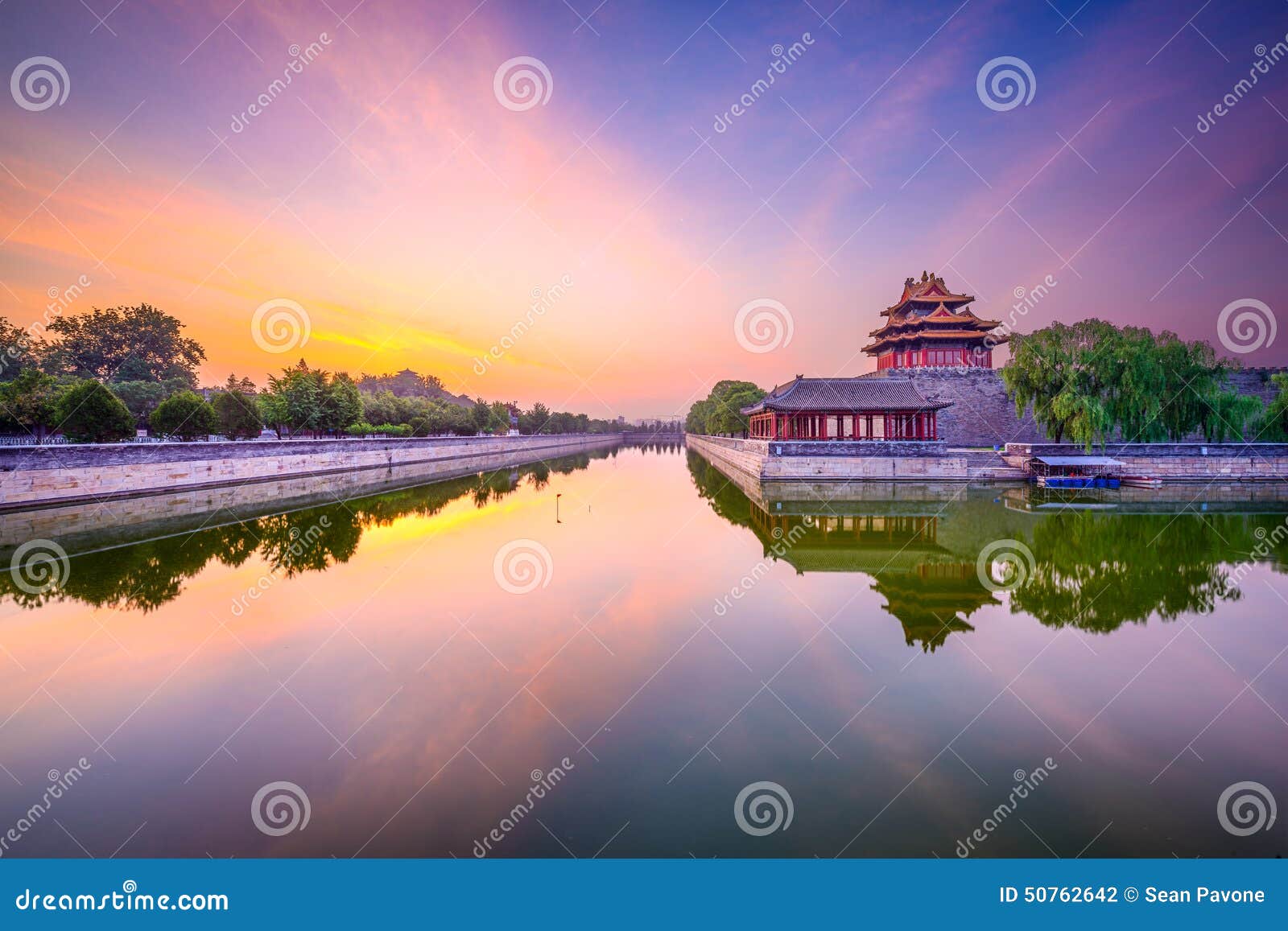 forbidden city moat in beijing