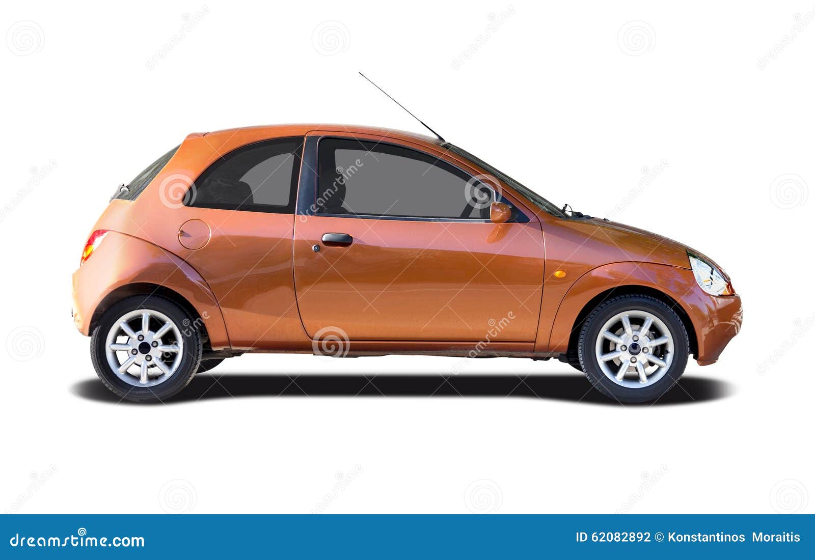 Ford Ka Op Wit Wordt Geïsoleerd Dat Stock - Image stad: 62082892