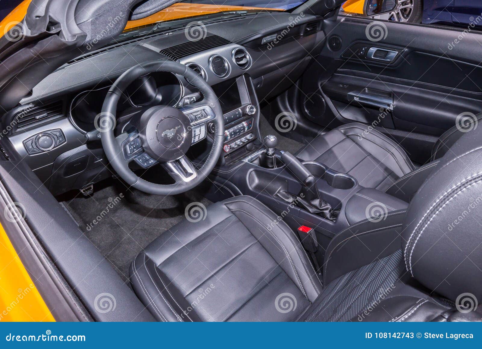 2018 Ford Mustang Interior Naias Redaktionelles Stockfoto