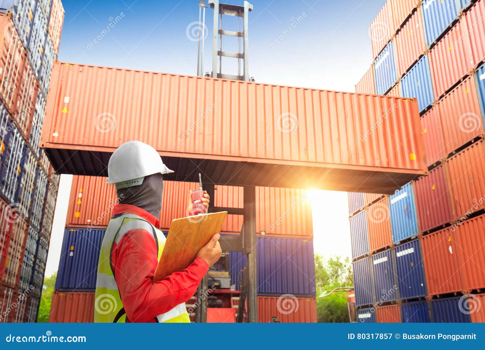 Foreman Control Loading Containers Box To Truck for Logistic Imp Stock