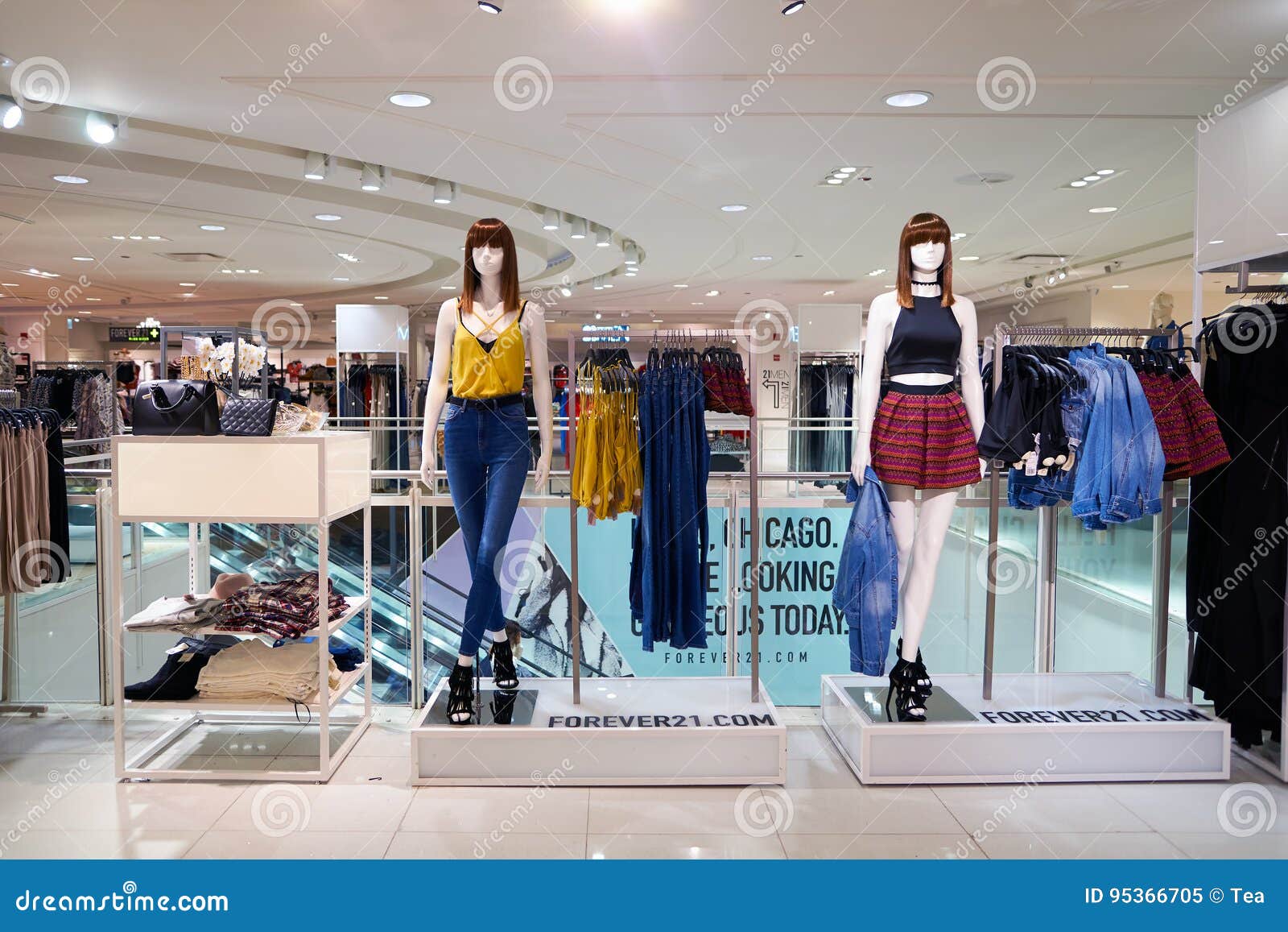 Forever 21 store editorial image. Image of inside, retail - 95366705