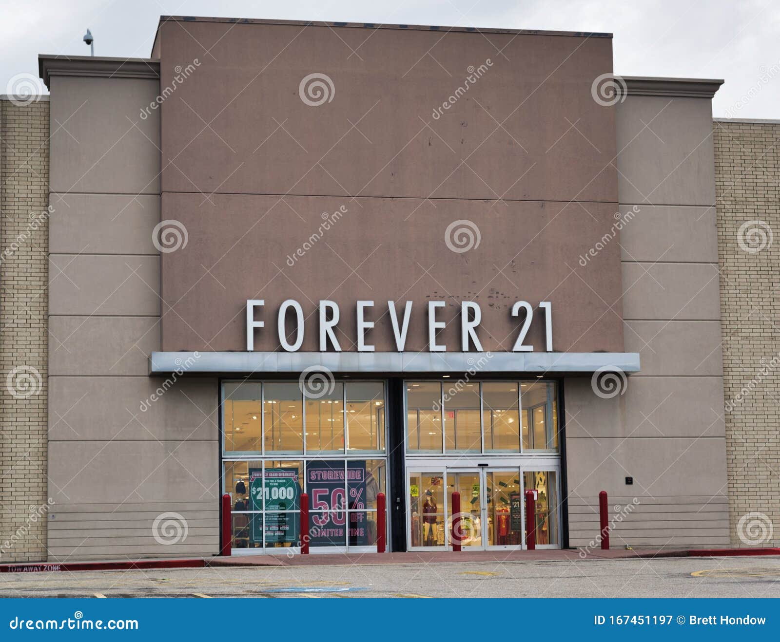 Forever 21 Indoor Store in Times Square, Manhattan, New York City Editorial  Photo - Image of forever, famous: 194804136