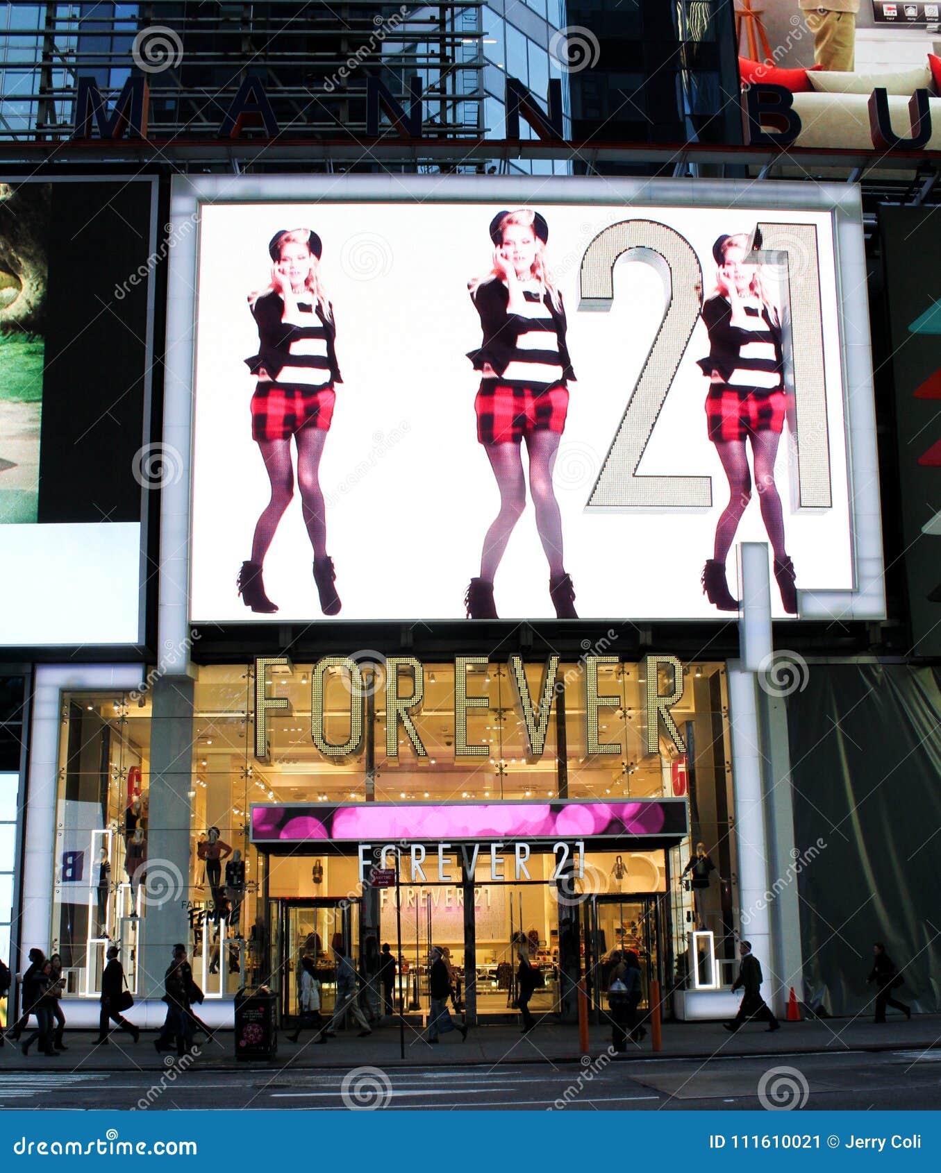 Forever 21 store in Times Square in New York City Stock Photo - Alamy