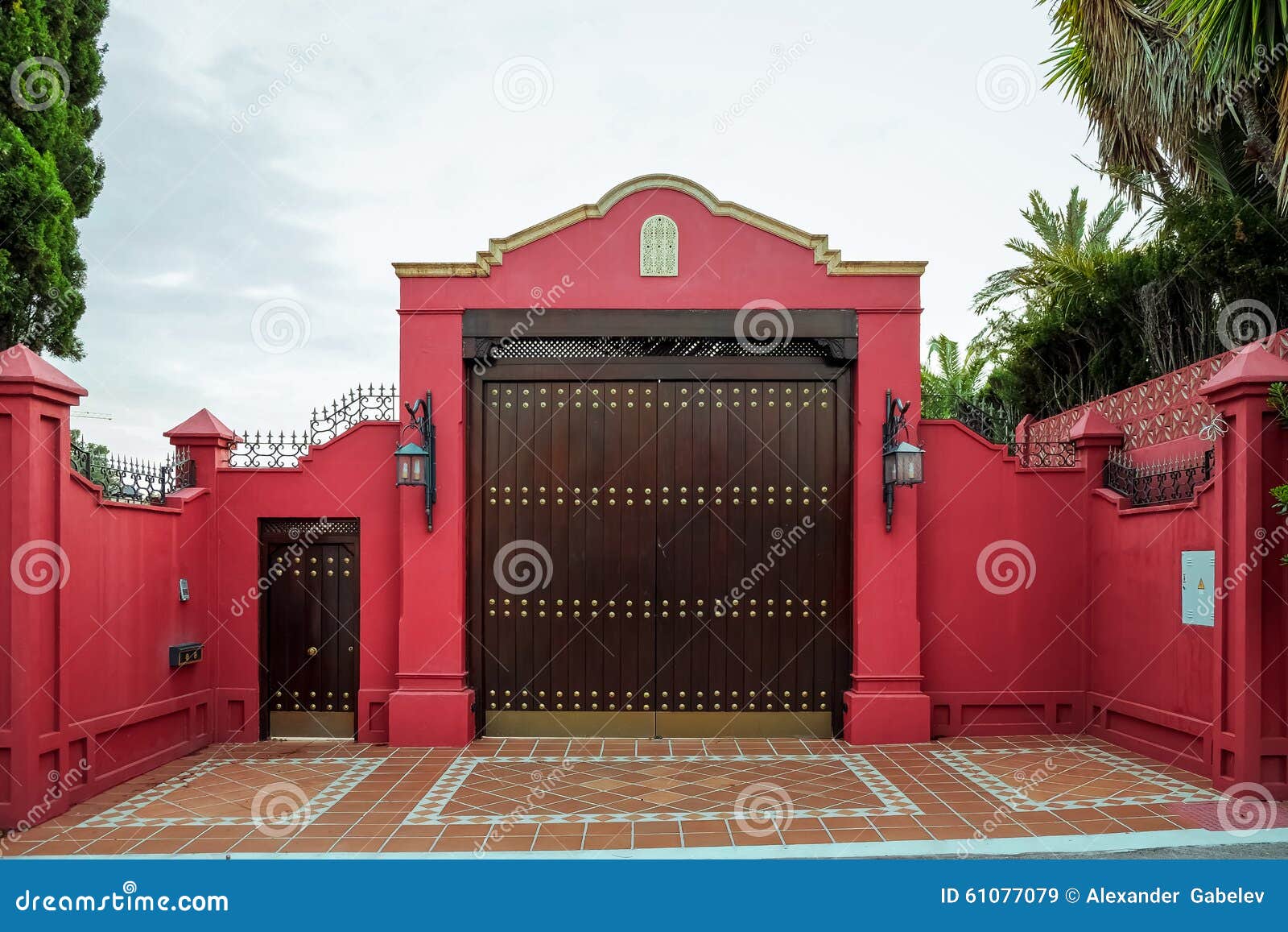 Gates and Gate. Front of the House. Stock Image Image of lattice, magnificent 61077079