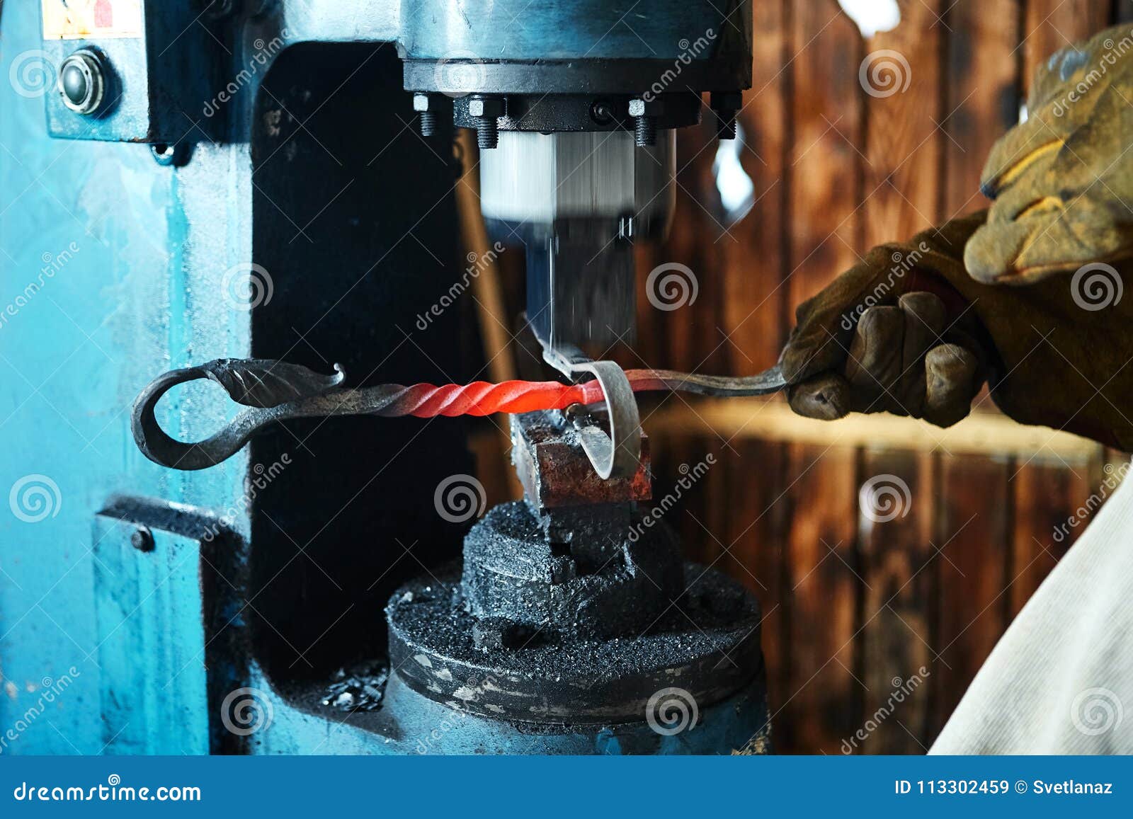 Press. Manufacturer of Wrought Iron Decorative Items for Stock