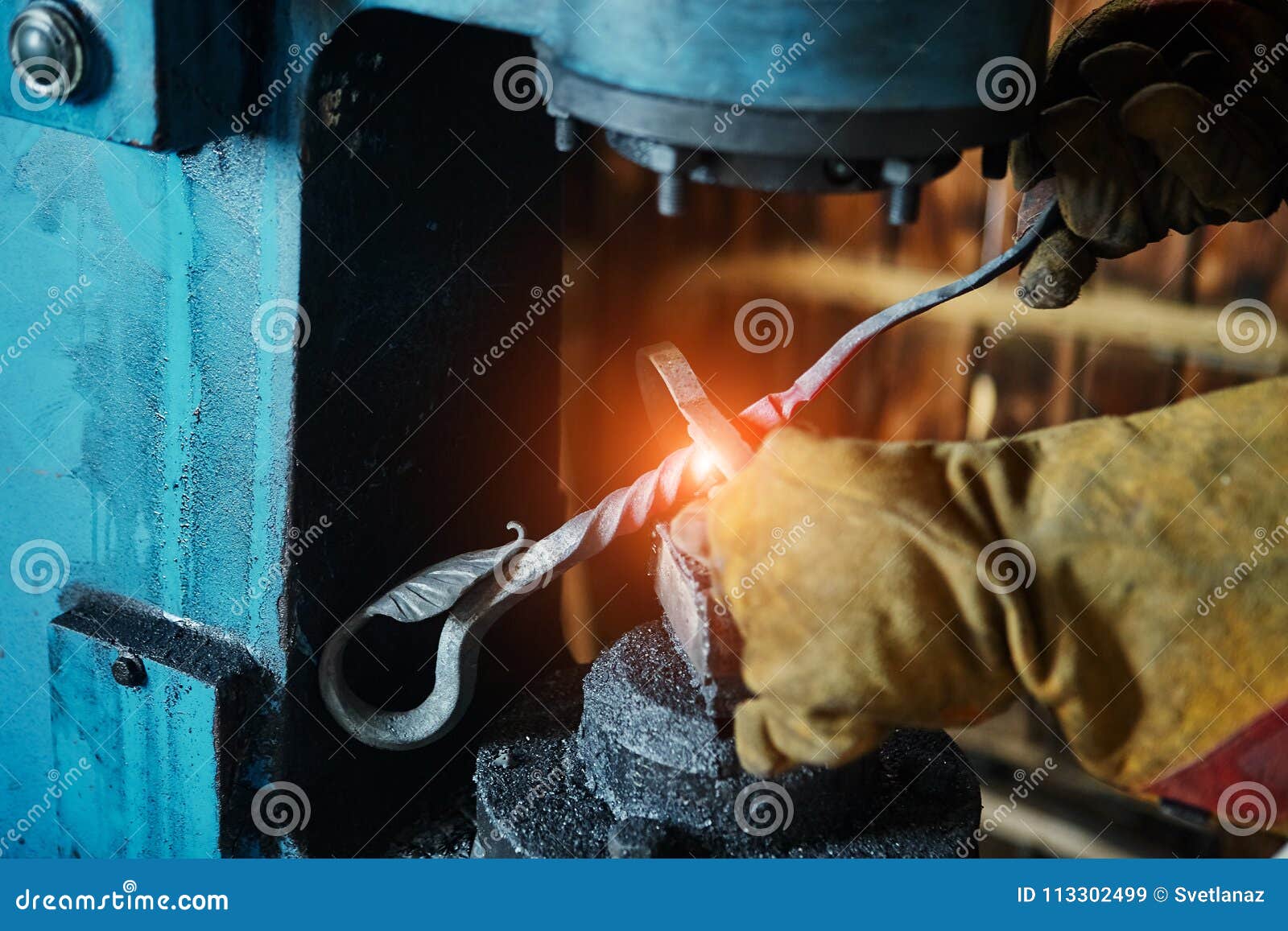 Press. Manufacturer of Wrought Iron Decorative Items for Stock