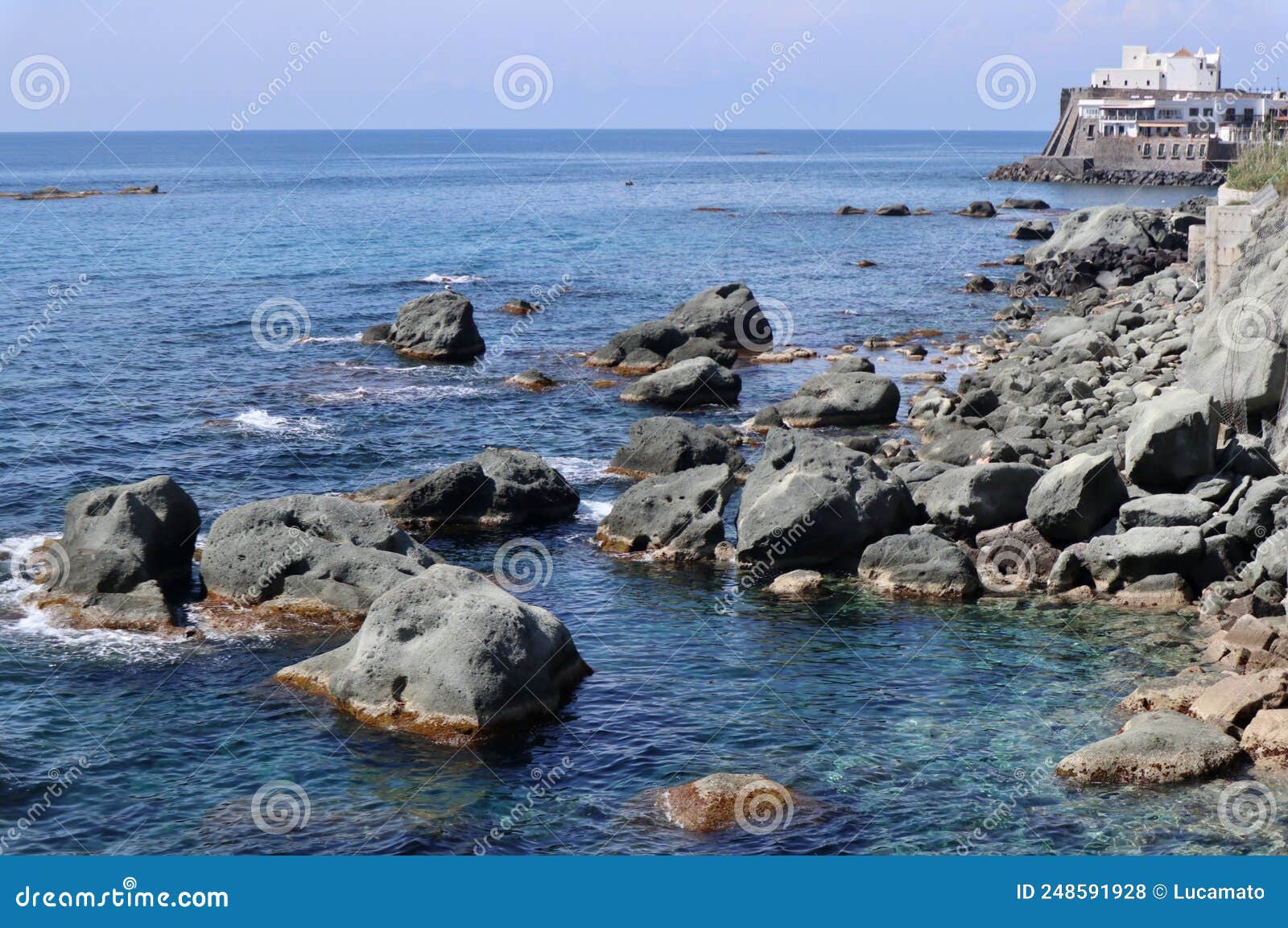 forio - scogliera degli innamorati dalla litoranea