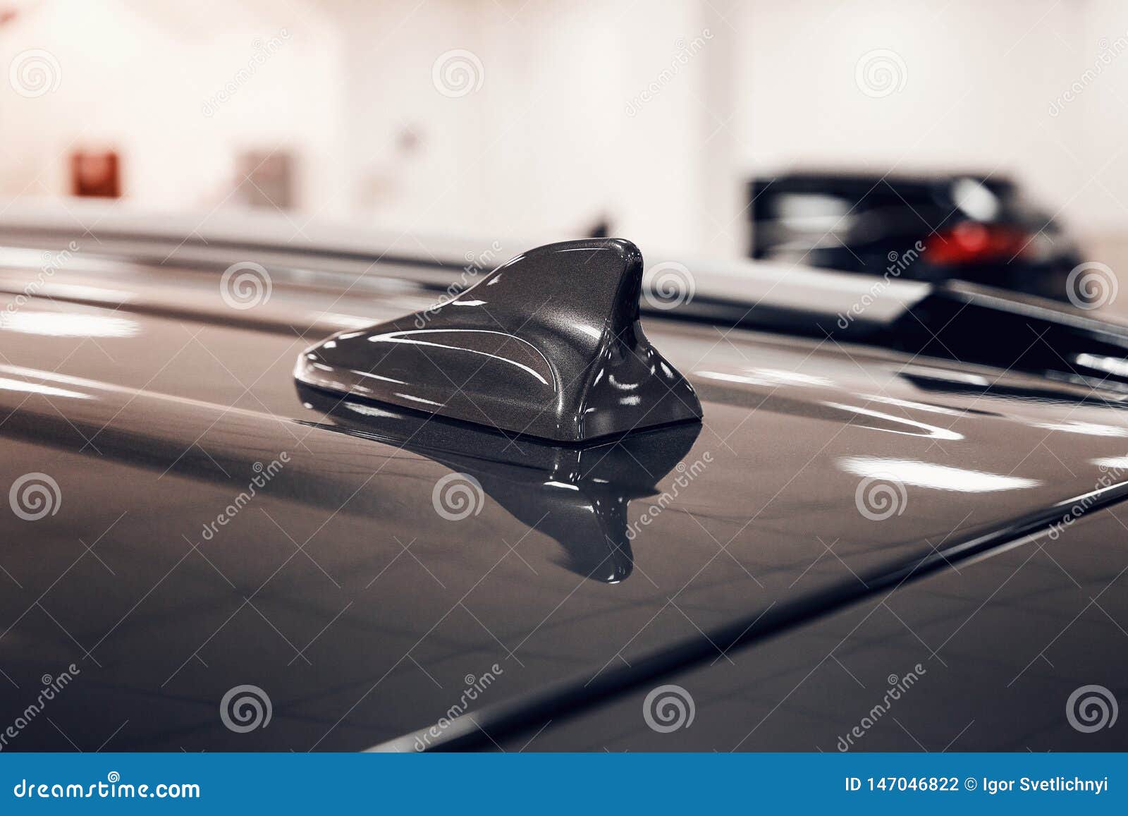 Forme En Gros Plan D'aileron De Requin D'antenne De GPS Sur Un Toit De  Voiture Pour Le Syst?me De Radionavigation Photo stock - Image du trouble,  classique: 147046822