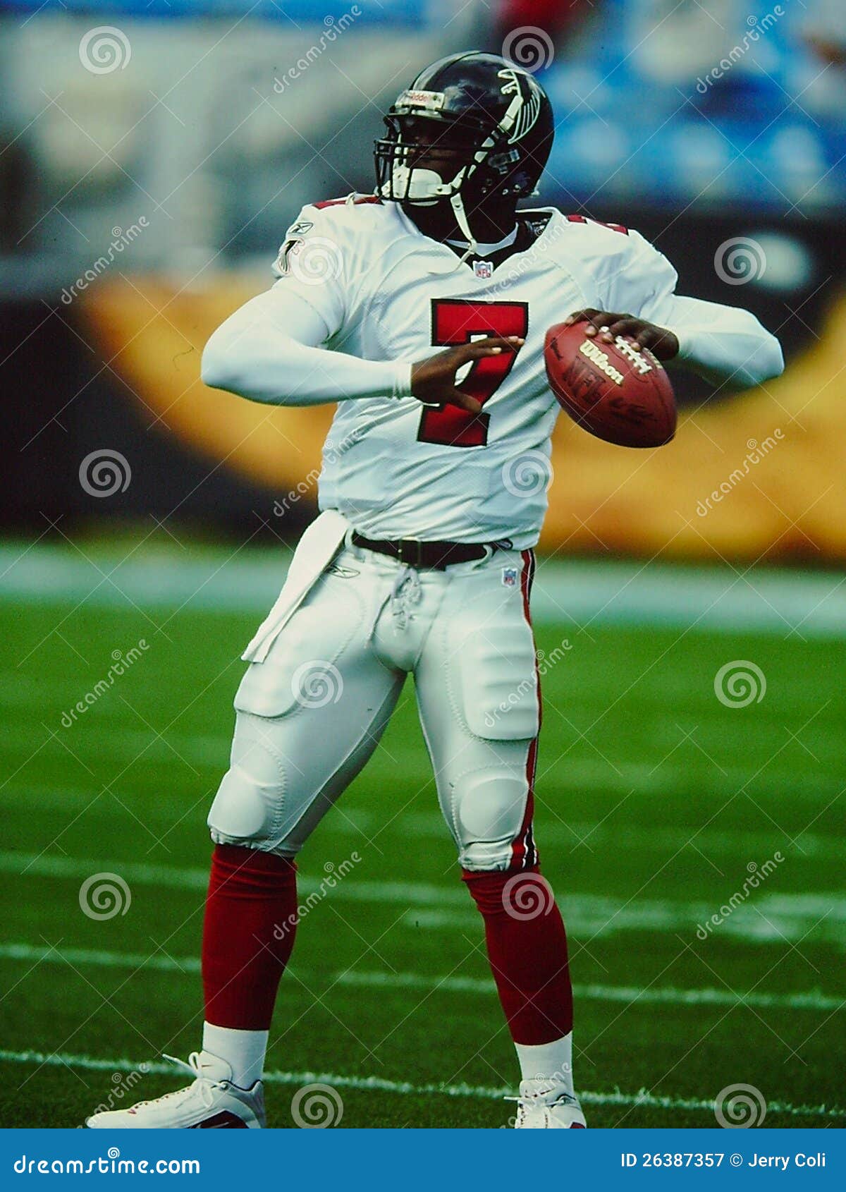 Former Atlanta Falcons QB Michael Vick #7. Editorial Photography - Image of  equipment, pads: 26387357