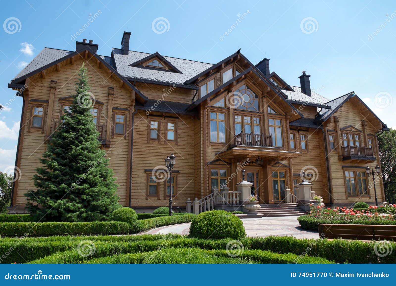 the former residence of the former president of ukraine, mezhyhiria