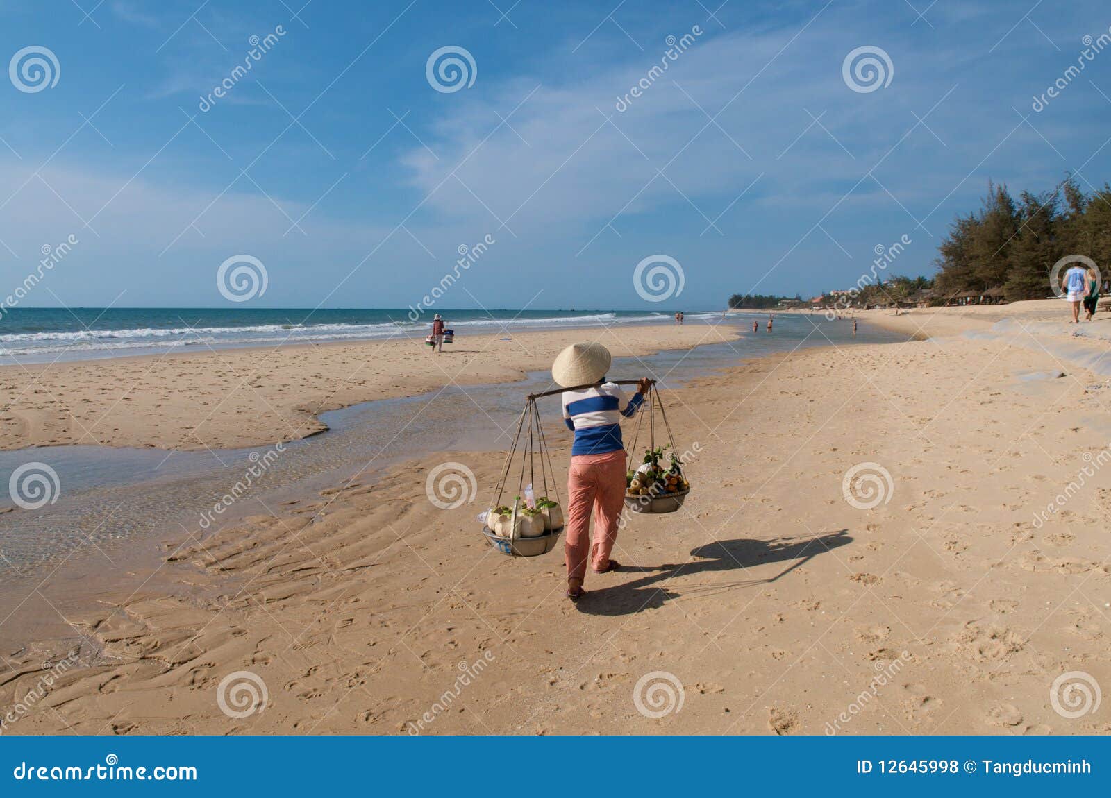 Fornitori sulla spiaggia. Fornitori locali sulla spiaggia