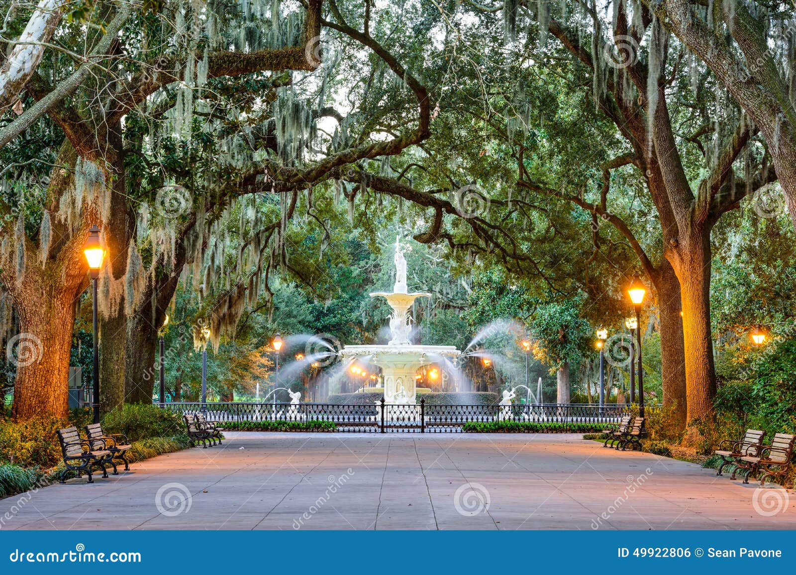 forsyth park in savannah, georgia