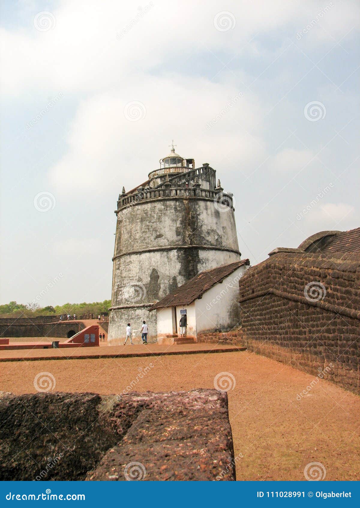 Collection 99+ Images where in india is this portuguese fort and lighthouse Updated