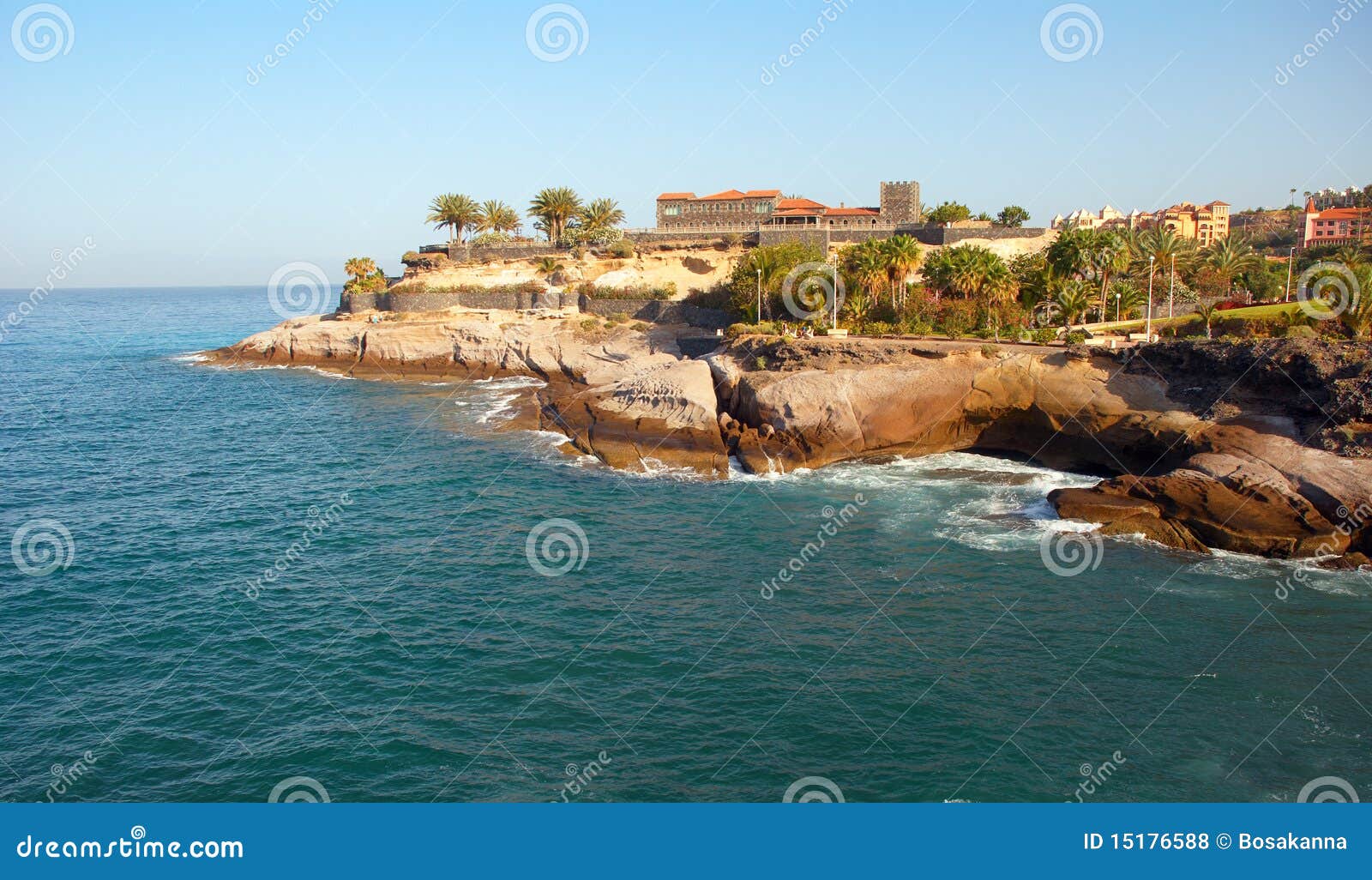 Fort auf der Küste von Tenerife-Insel. Playa De las Amerika sortieren, Canaries, Spanien neu.