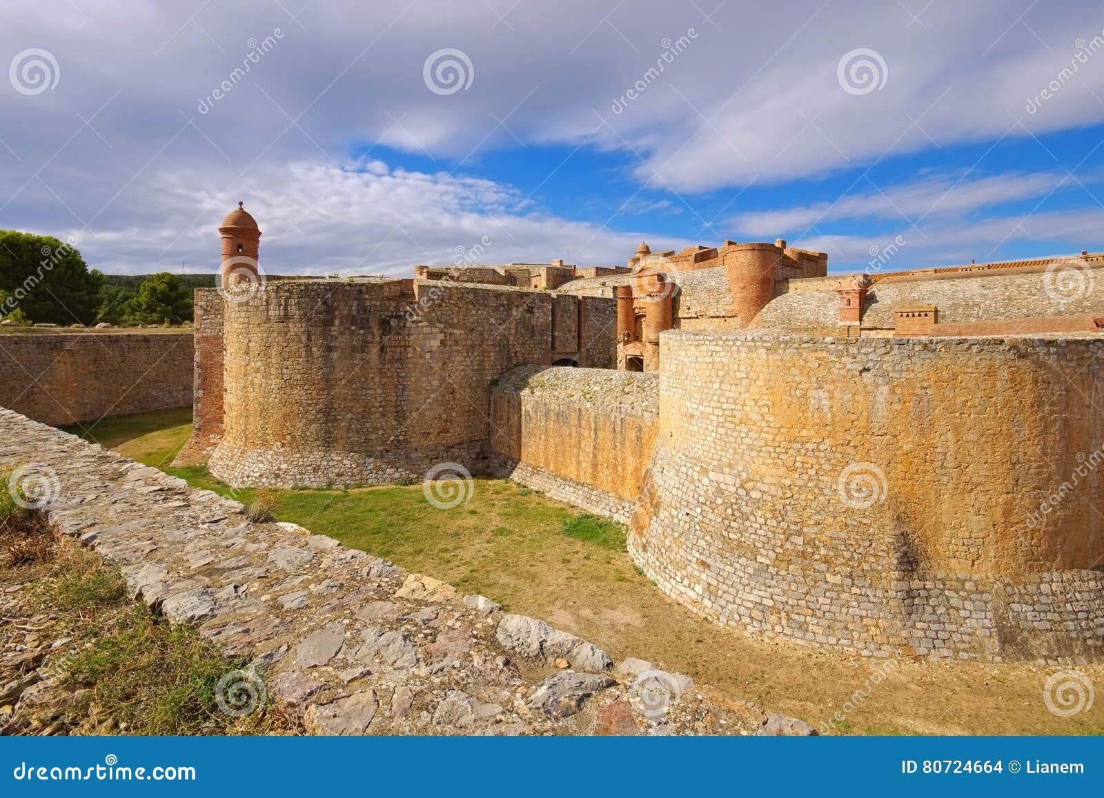 Fort de Salses i Frankrike. Gammal Fort de Salses i sydliga Frankrike