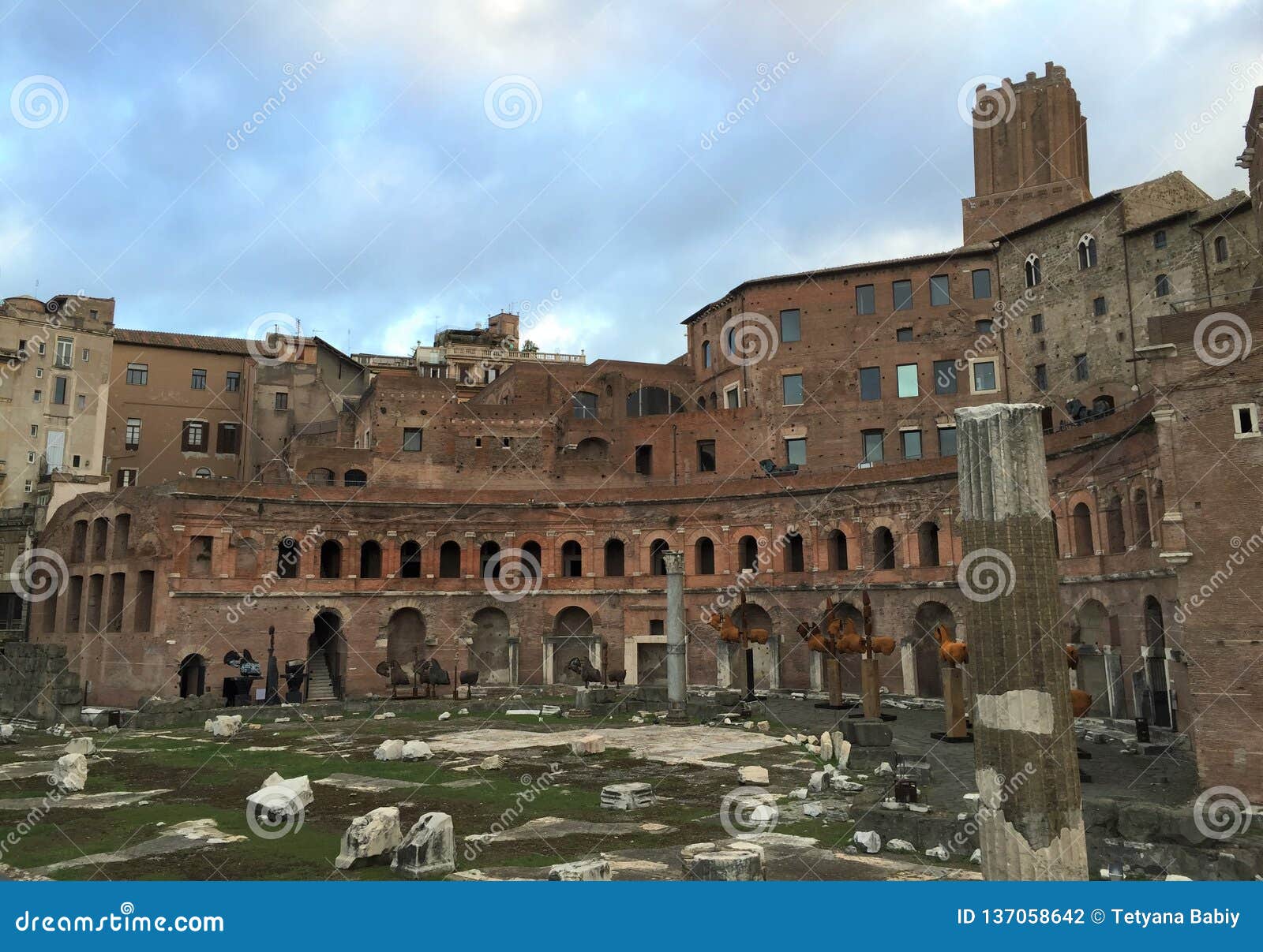 forum was the center of day-to-day life in rome