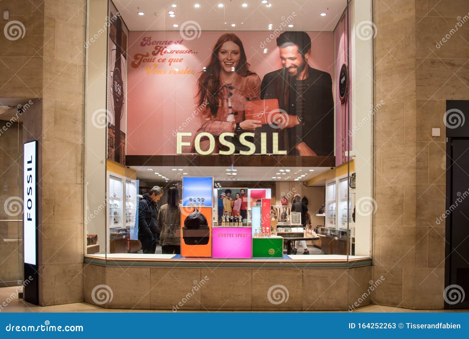 FOSSIL Store in Paris, France, 17-11-19, Stock Photo - Image of business, fossil: