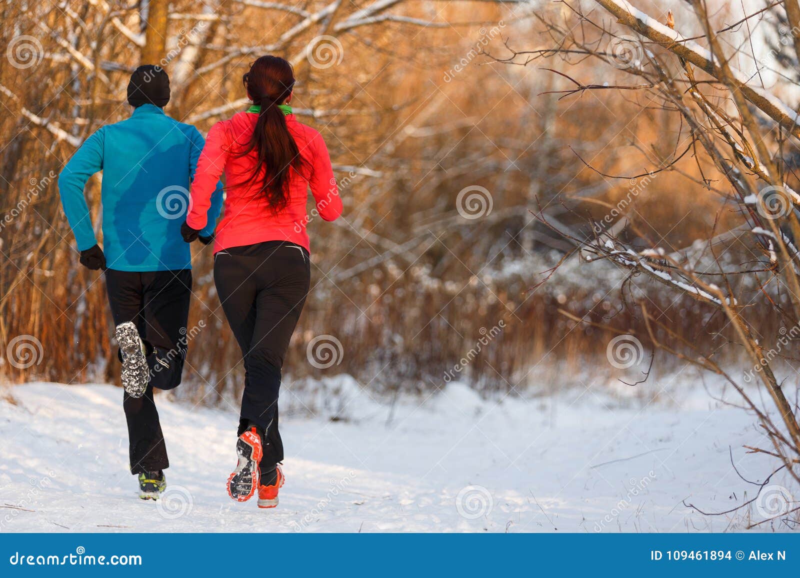 Foto Dalla Parte Posteriore Degli Sport Donna E Del Funzionamento Dell ...