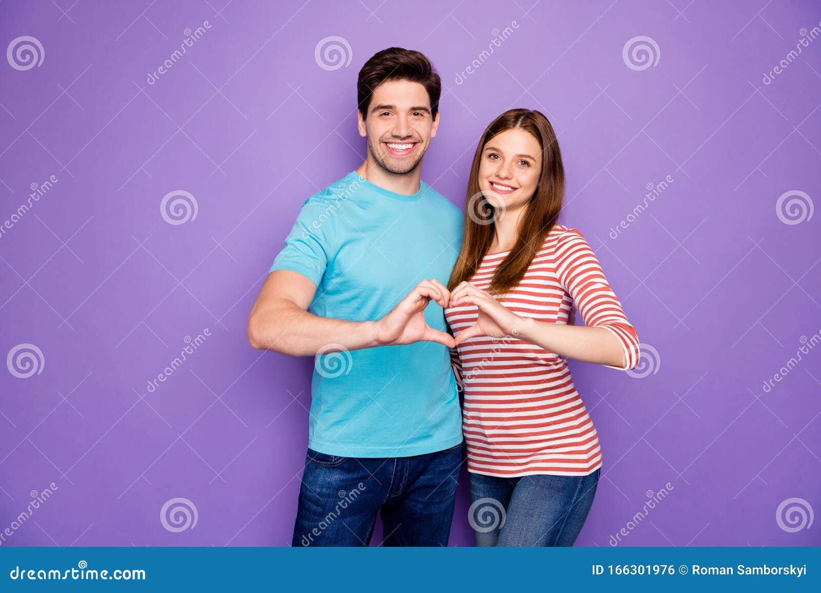 Foto De Dos Encantadoras Parejas Haciendo Que Las Manos Se Queden Con Las Manos, Figura Del Corazón Celebrando El Día De Los Aman Foto de archivo - Imagen de feliz, lazo: 166301976 Foto De Dos Encantadoras Parejas Haciendo Que Las Manos Se Queden Con Las Manos, Figura Del Corazón Celebrando El Día De Los Aman Foto de archivo - Imagen de feliz, lazo: 166301976