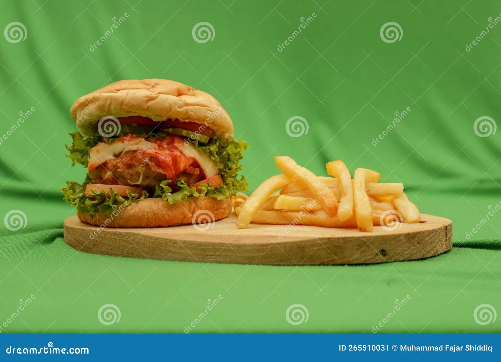 Foto De Hamburguesa O Hamburguesa Imagen de archivo - Imagen de bocado