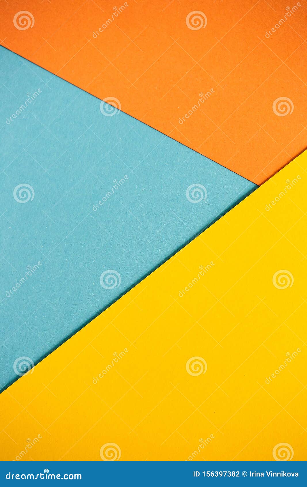 Foto De Hojas De Papel De Colores : Amarillo-naranja Azul Verde. Ideal Para  Las Plantillas De Diseño Abarca Informes De Banderas Foto de archivo -  Imagen de futurista, espacio: 156397382