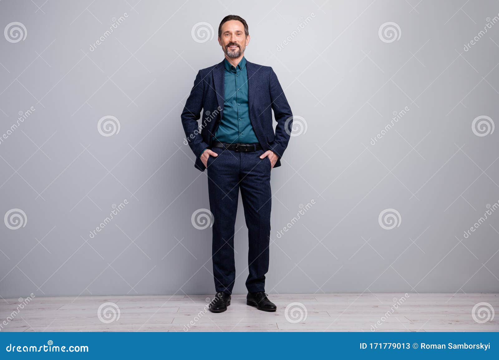 Foto De Largo Y Ancho De Las Manos Del Hombre Maduro De Negocios En Bolsillos Bien Vestidos Gerente Vestido De Formalwear Imagen de archivo - Imagen de abogado, mirada: 171779013 Foto De Largo Y Ancho De Las Manos Del Hombre Maduro De Negocios En Bolsillos Bien Vestidos Gerente Vestido De Formalwear Imagen de archivo - Imagen de abogado, mirada: 171779013