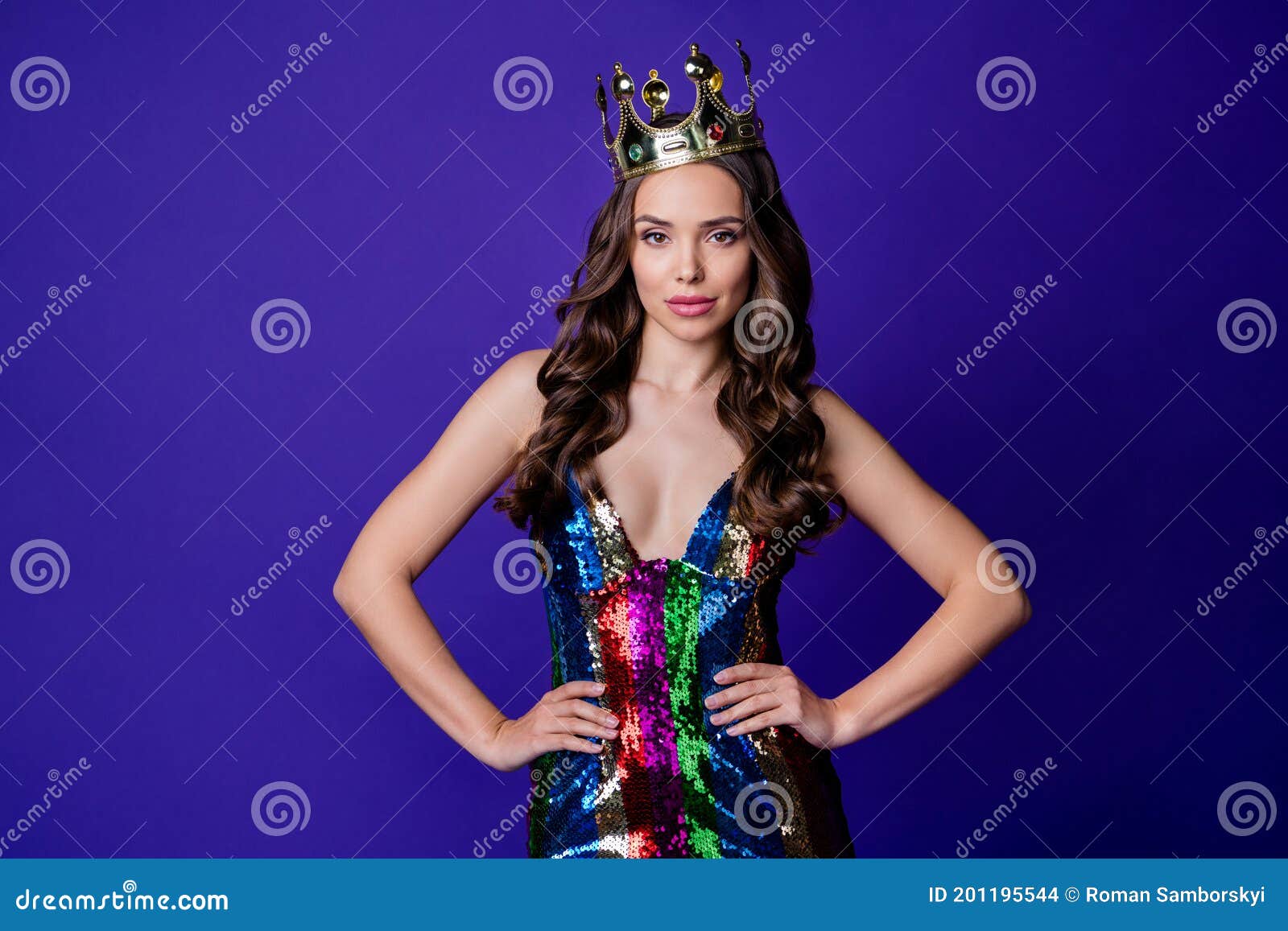 Foto De Lujosa Señora Estudiante De Fiesta De Graduación Reina Vestir Brillantes Secuencias Vestir Aislado Color Púrpura Fondo Foto de archivo - Imagen de feliz, atractivo: 201195544 Foto De Lujosa Señora Estudiante De Fiesta De Graduación Reina Vestir Brillantes Secuencias Vestir Aislado Color Púrpura Fondo Foto de archivo - Imagen de feliz, atractivo: 201195544