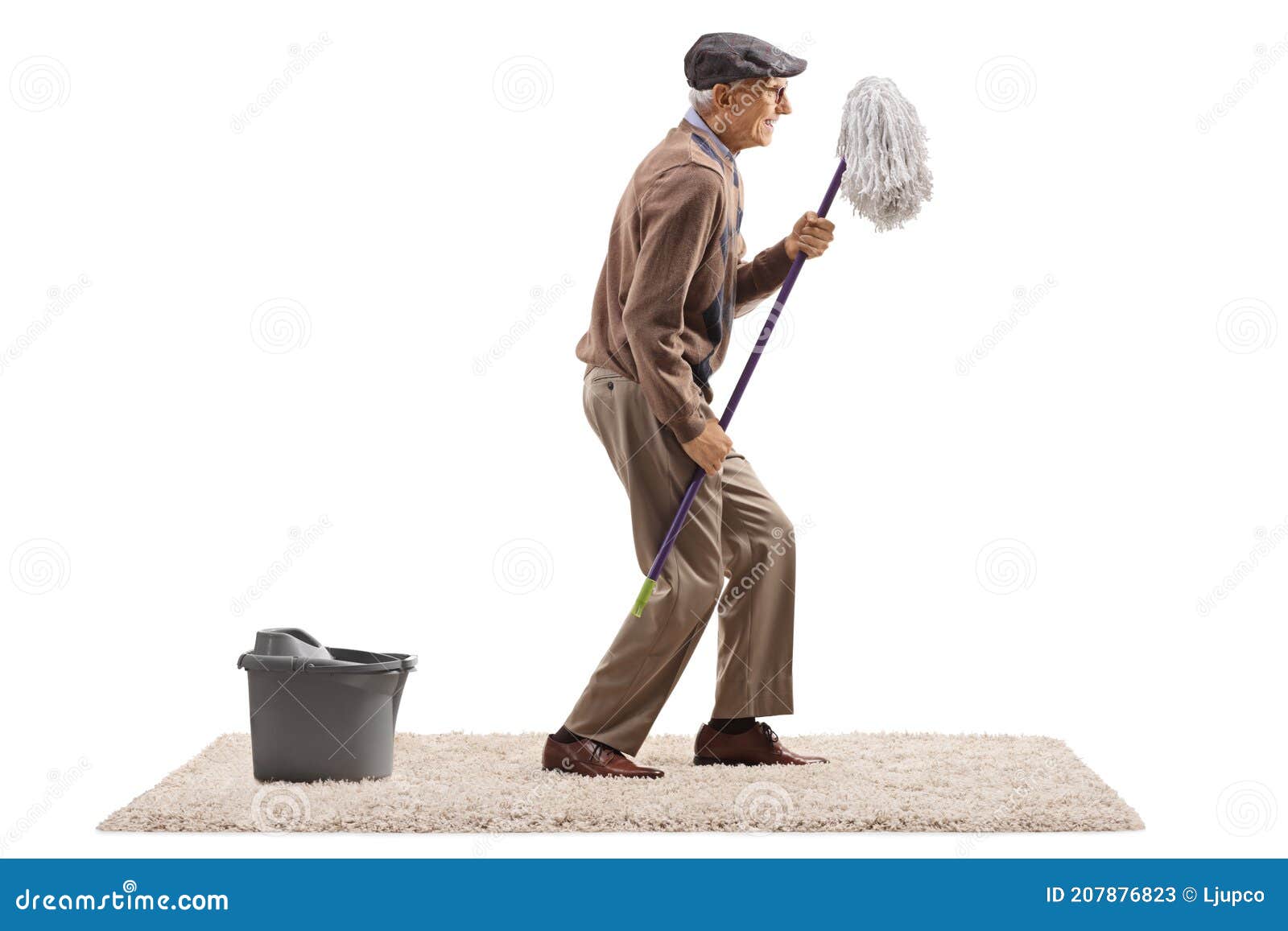 Foto De Perfil De Un Anciano Bailando Con Un Trapeador De Limpieza Imagen  de archivo - Imagen de maduro, pensionista: 207876823