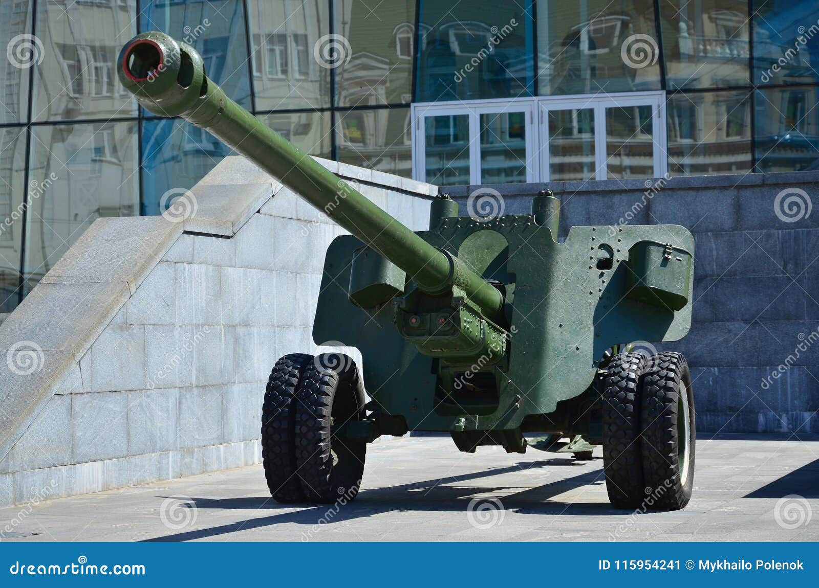 Foto De Un Arma Portátil De La Unión Soviética De La Segunda Guerra Mundial,  Pintada En Colo Verde Oscuro Imagen de archivo - Imagen de lucha, armado:  115954241