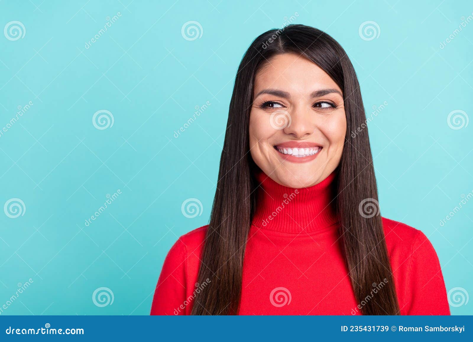 Foto De Una Mujer Madura Soñadora Suéter Rojo Aspecto Vacío Sonriendo Aislado Color Turquesa Fondo Imagen de archivo - Imagen de rojo, muchacha: 235431739