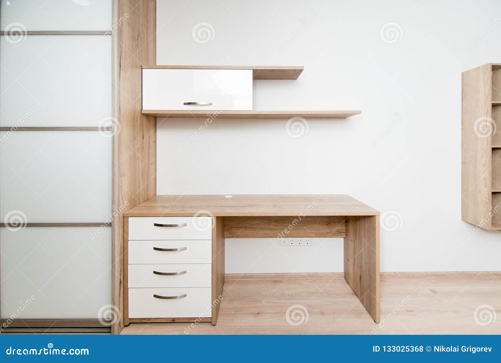 Foto De Una Tabla Y De Un Estante De Madera Foto de archivo Imagen de