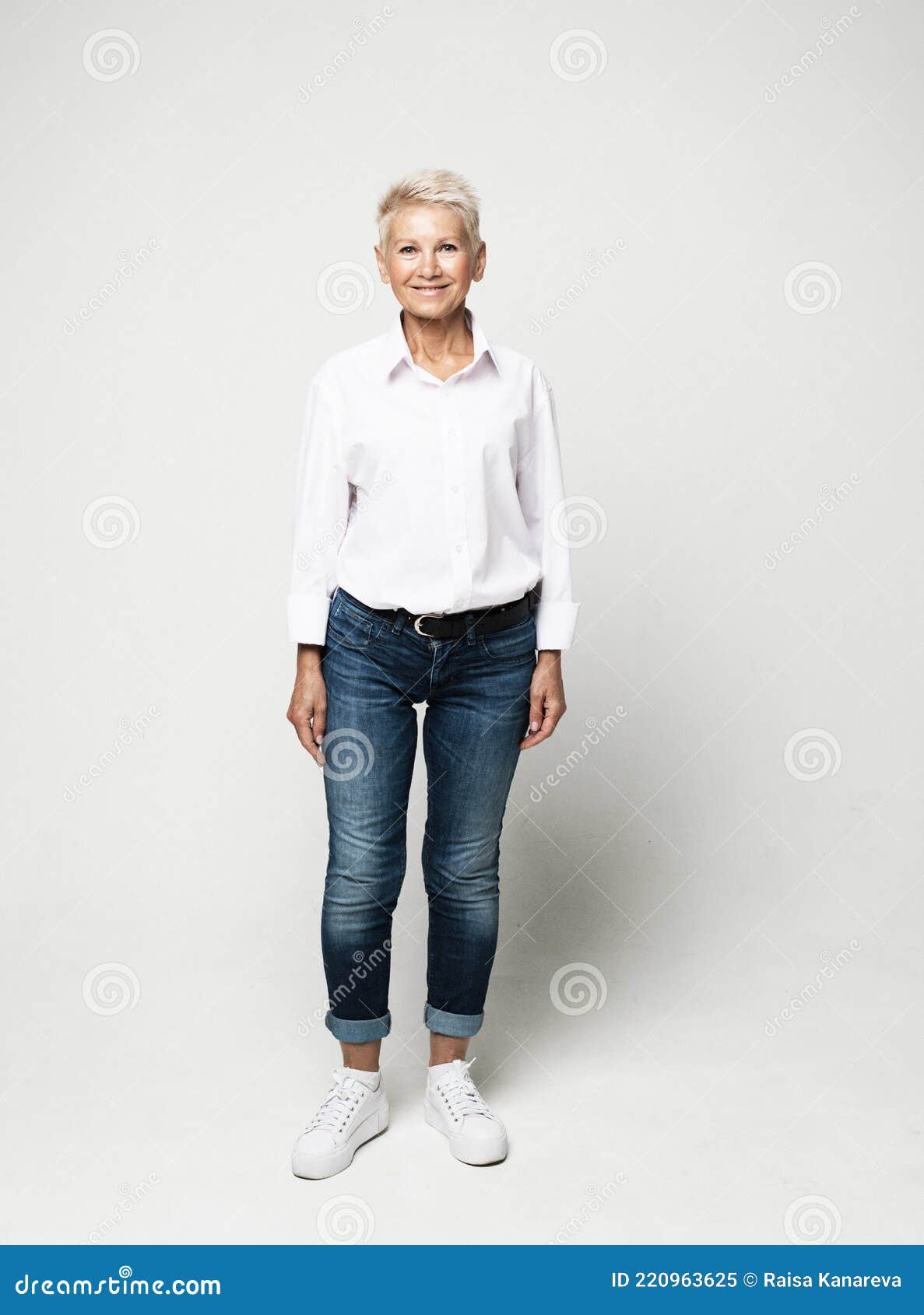 Sturen Materialisme grip Foto Van Een Stijlvolle Oudere Vrouw Met Spijkerbroek En Witte Blouse Stock Afbeelding - Image of leven, vriendschappelijk: 220963625 Sturen Materialisme grip Foto Van Een Stijlvolle Oudere Vrouw Met Spijkerbroek En Witte Blouse Stock Afbeelding - Image of leven, vriendschappelijk: 220963625