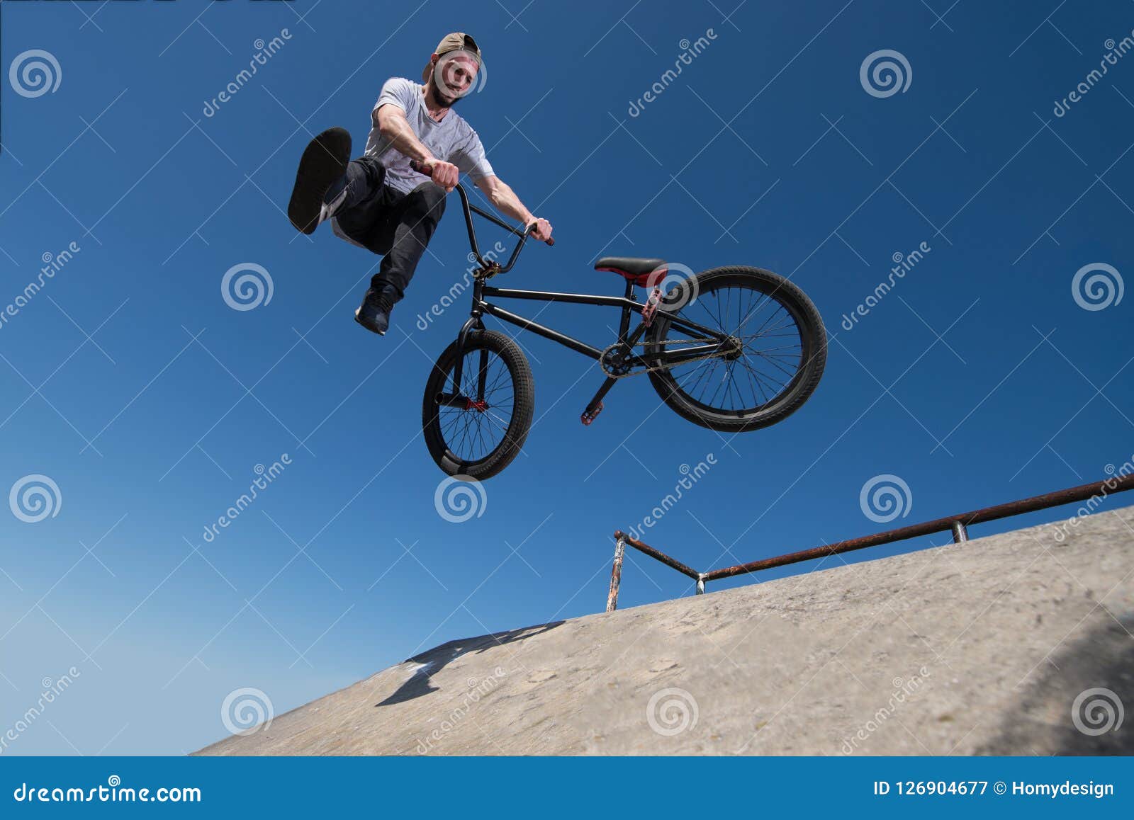 Fouet D'arrière D'arrêt De Vélo De BMX Image stock - Image du extrême,  sports: 126904677