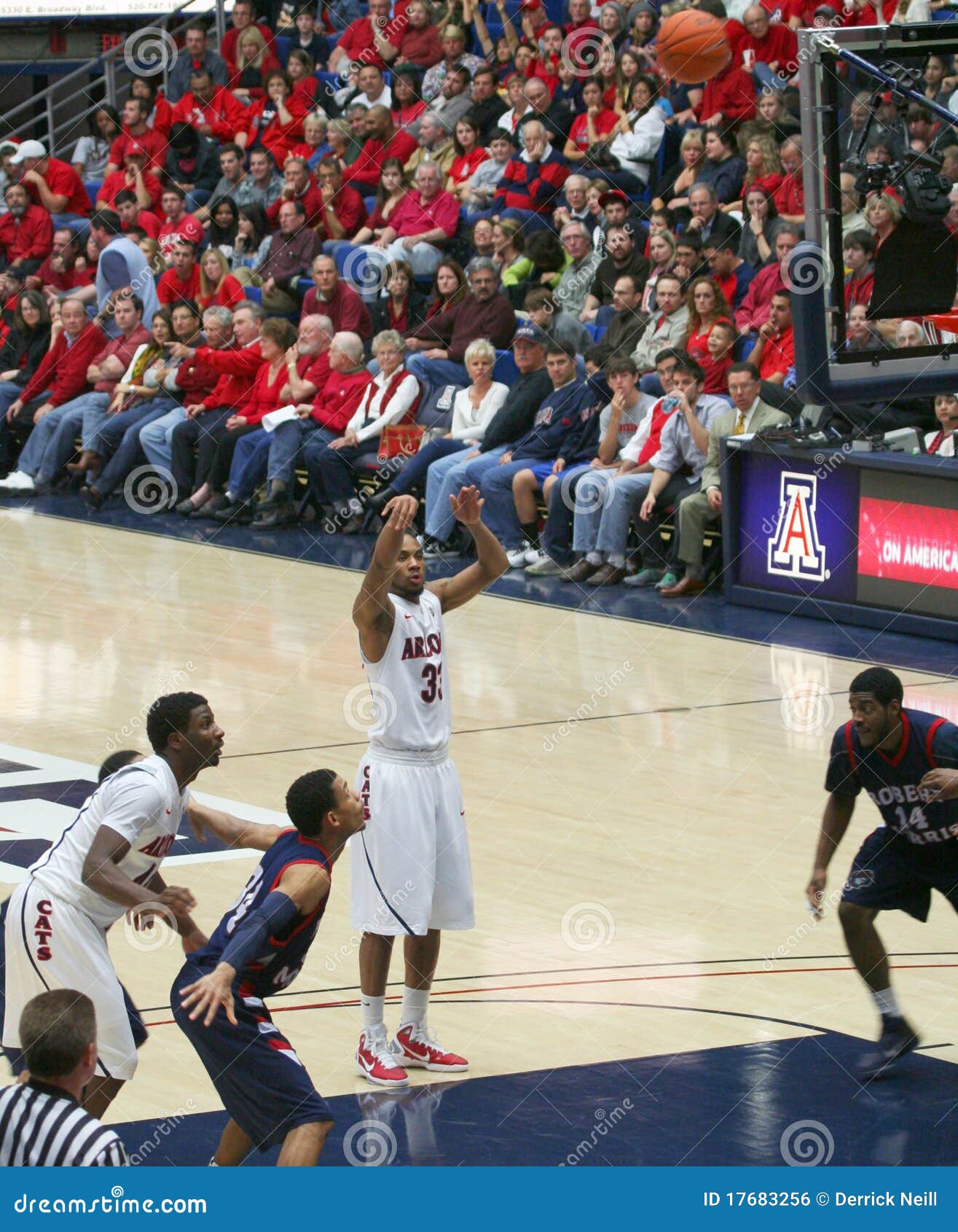A Foul Shot by Jesse Perry editorial photo. Image of player 17683256
