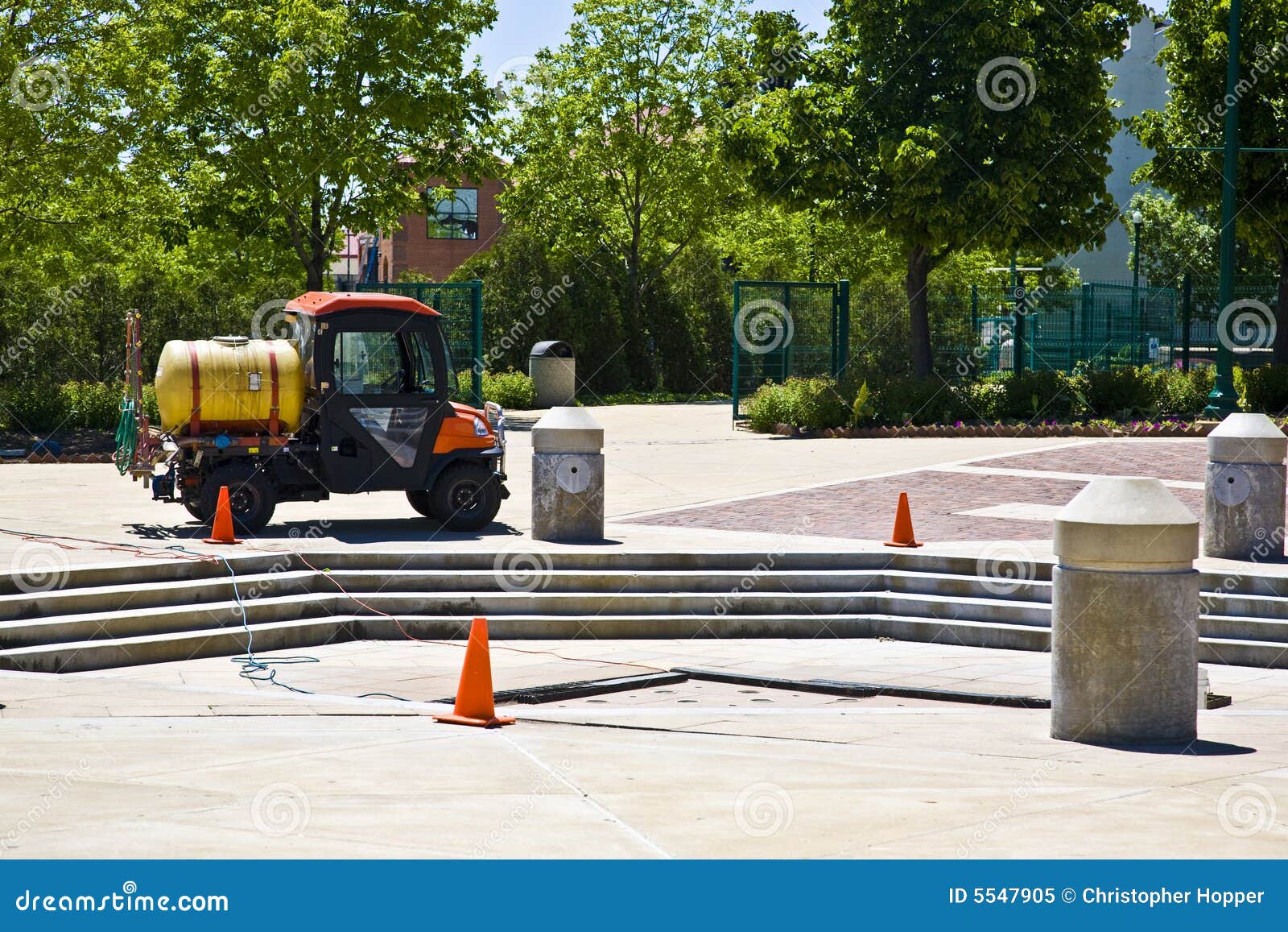 Fountain Cleaner stock image. Image of cleaning, green 5547905
