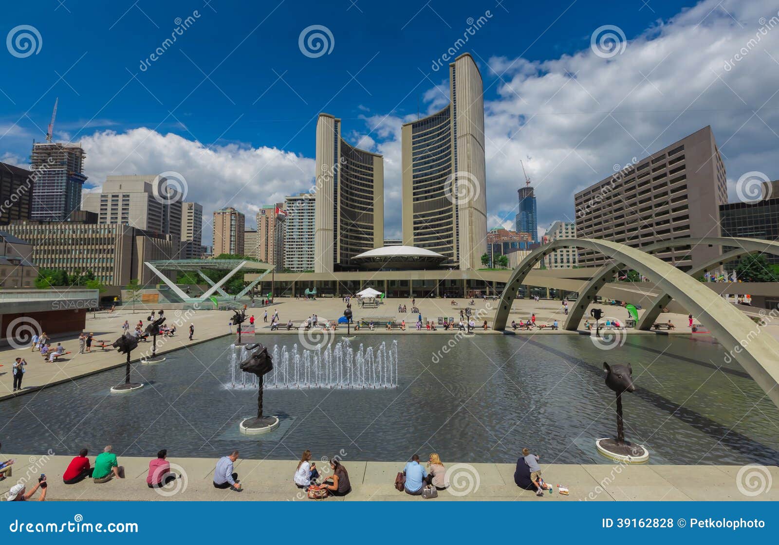 A fountain in downtown editorial stock photo. Image of extraordinary 39162828