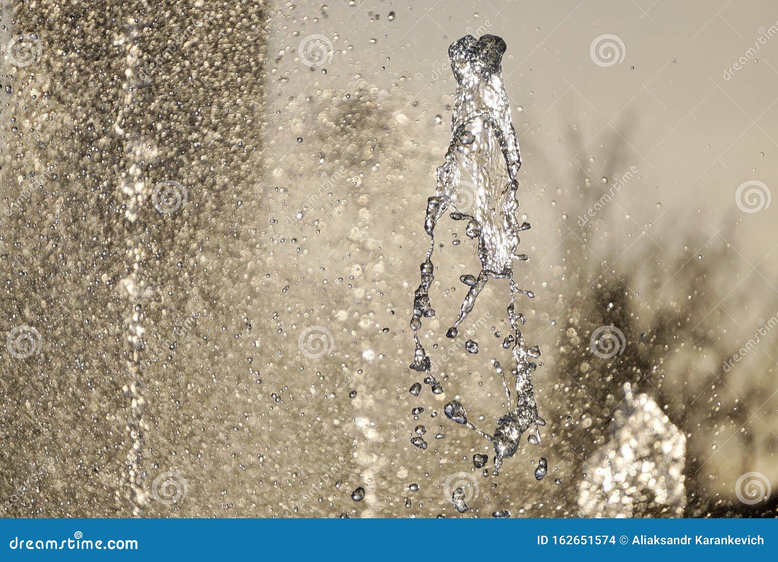 Fountain Drops Of Water Flying In The Air Screensaver Background