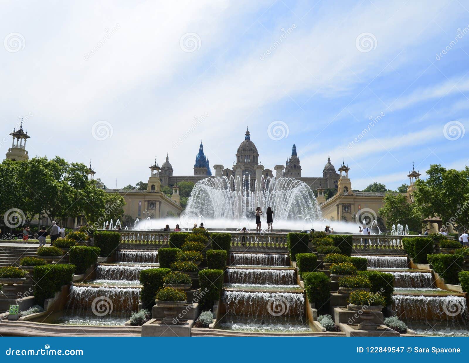 Fountain editorial photography. Image of barcelona, water 122849547