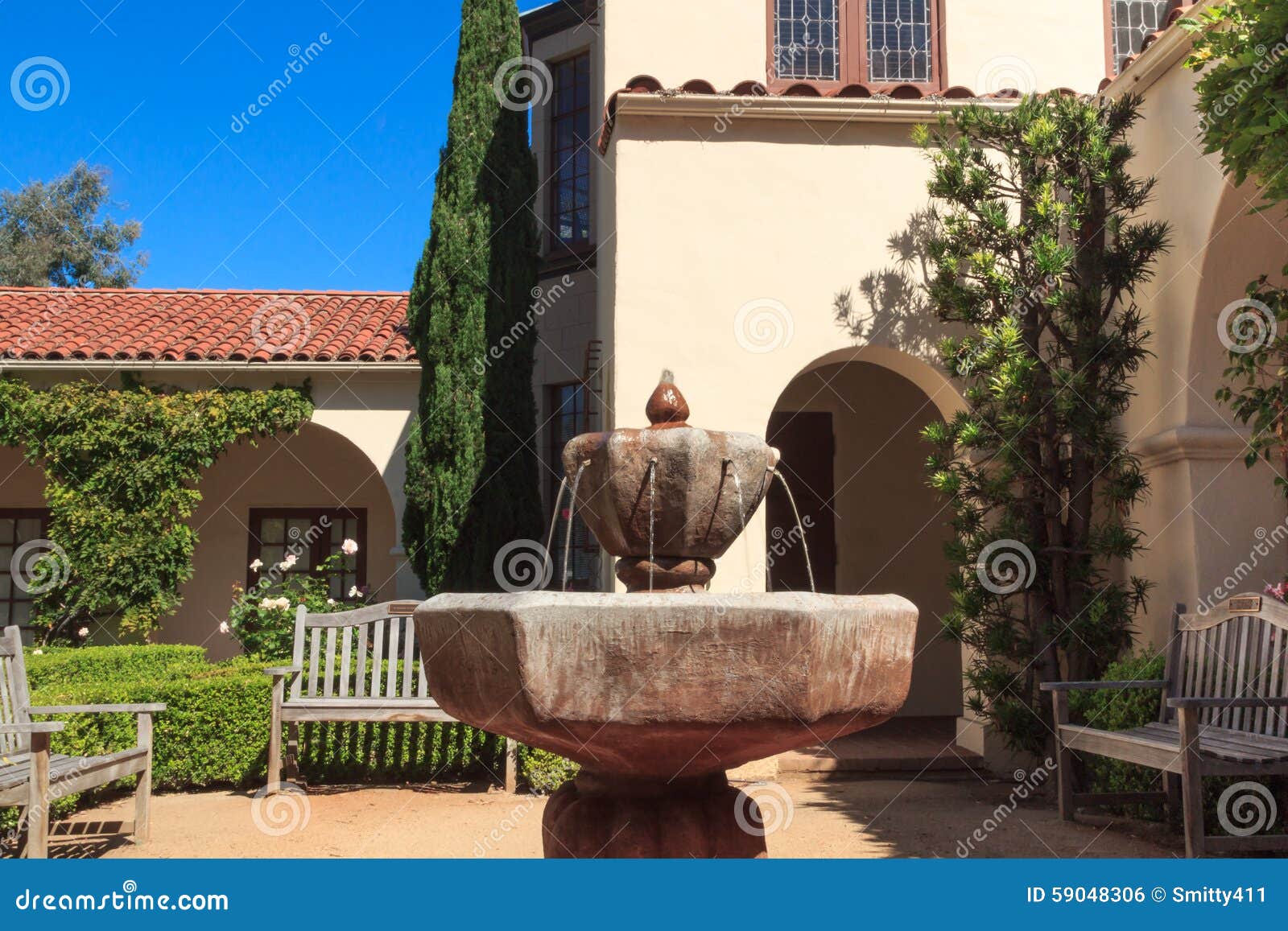 Fountain In An Italian Style Courtyard Stock Photo - Image ...