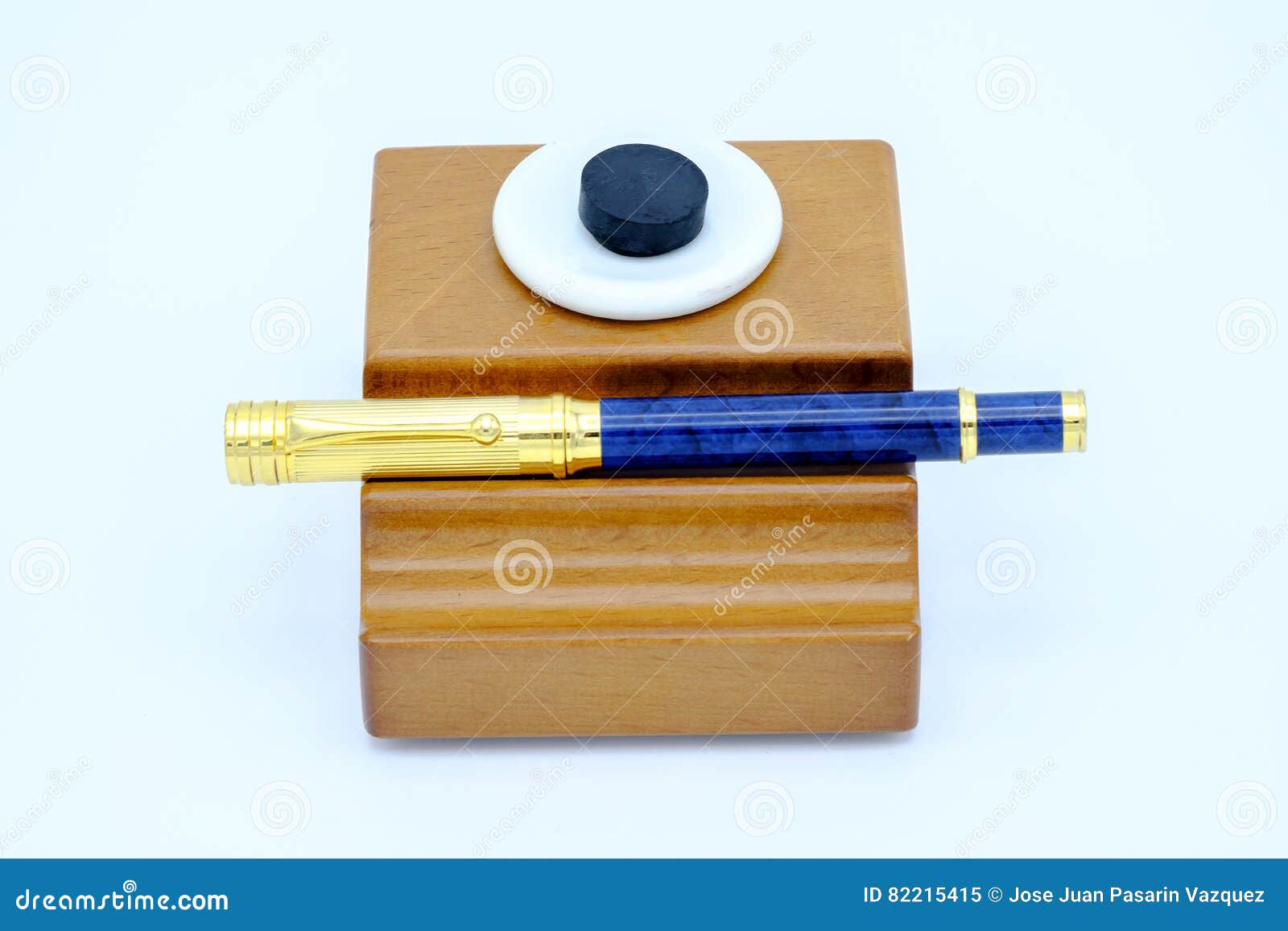 Fountain pen and inkwell stock image. Image of vintage 82215415