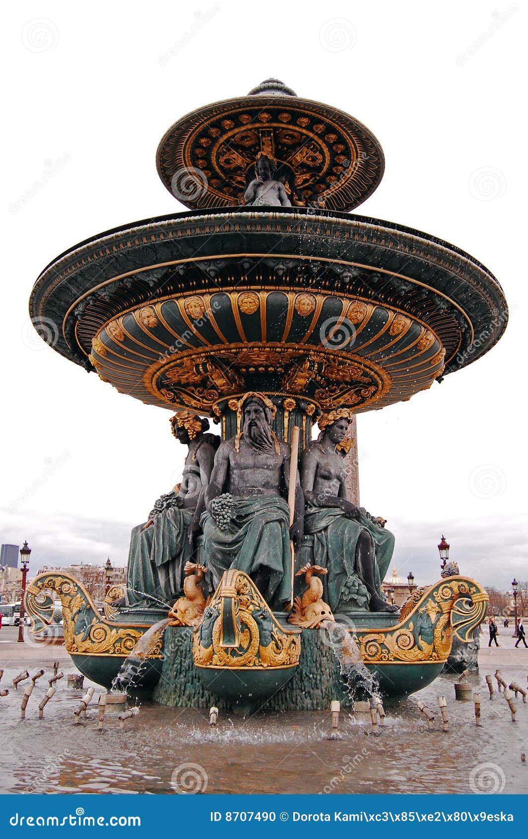 fountain on place concorde in paris