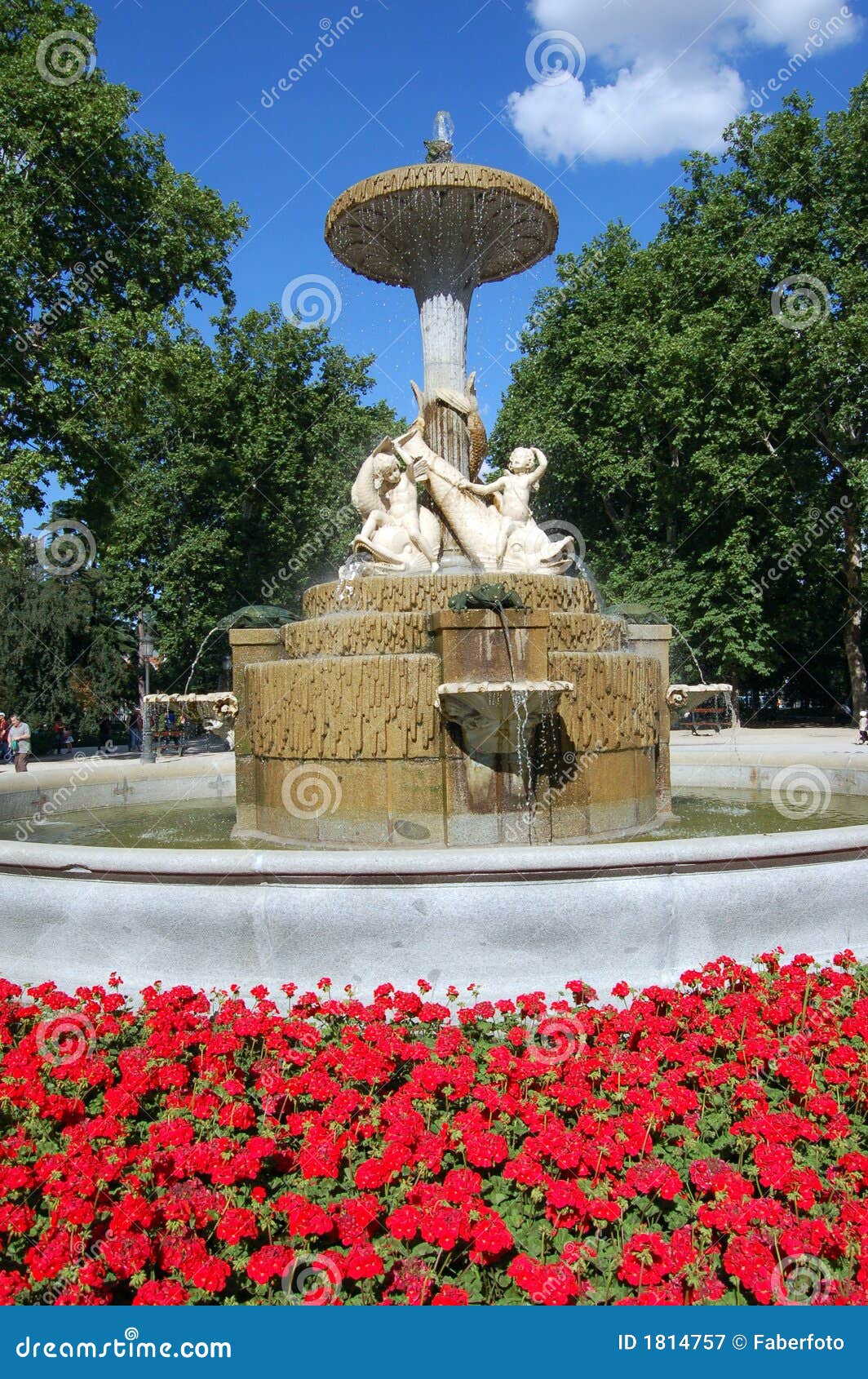 fountain in retiro's park, madrid
