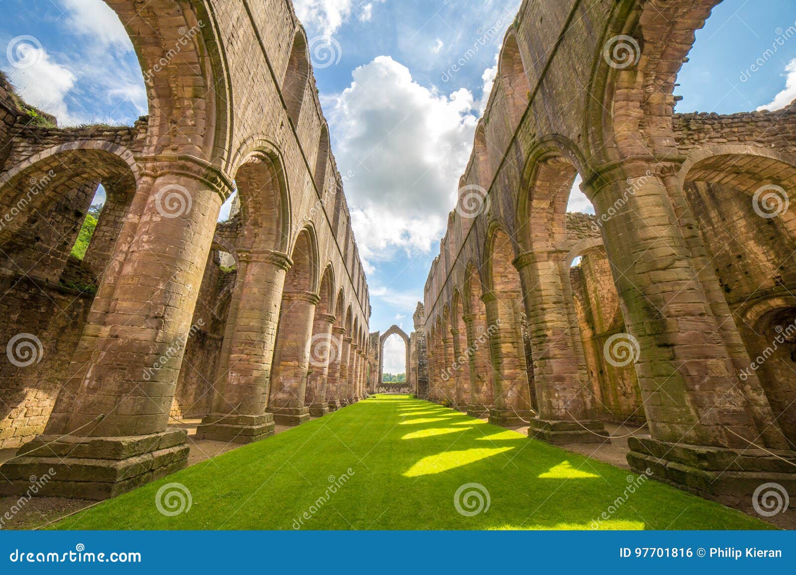 fountains abbey north yorkshire