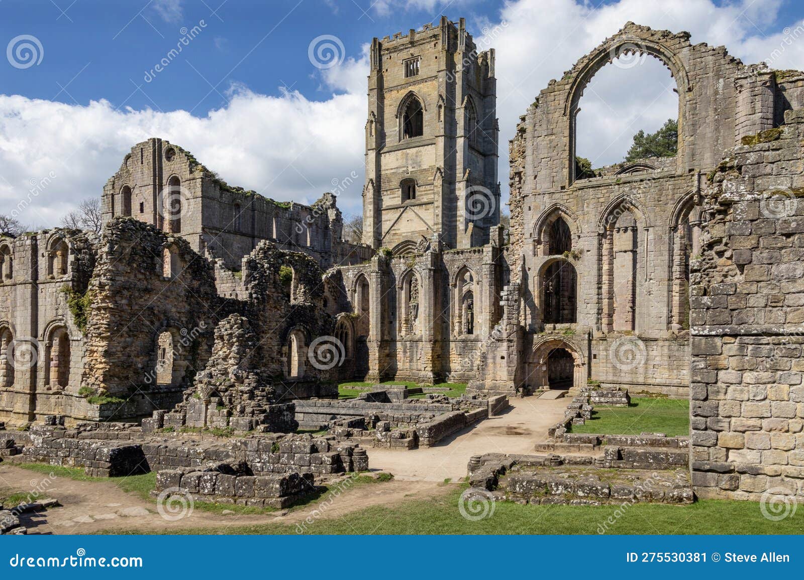 fountains abbey - yorkshire - united kingdom