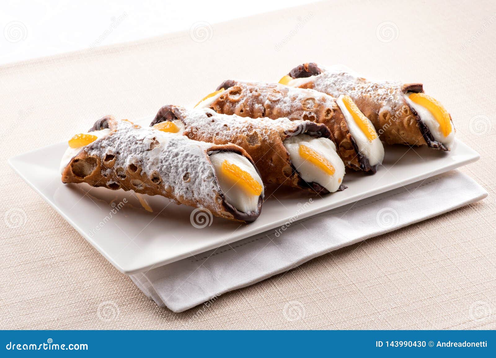 four cannoli sicilia or sicilian cannoli