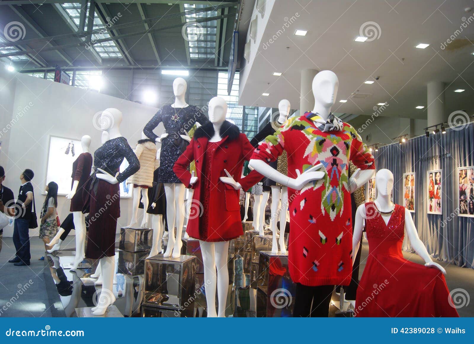 The fourteenth Chinese (Shenzhen) international brand clothing &amp; Accessories Fair landscape. The exhibition hall of Shenzhen Exhibition Center, fourteenth, Chinese (Shenzhen) international brand clothing &amp; Accessories Fair landscape.