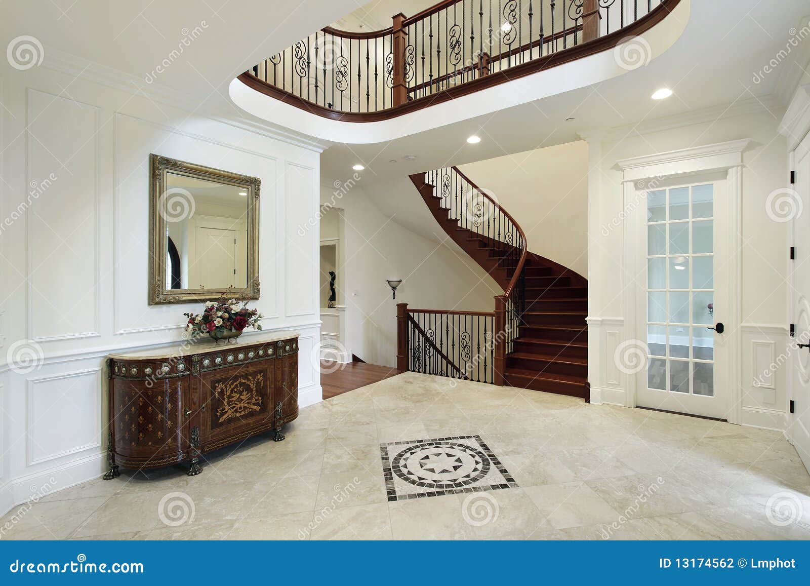 Foyer with floor design stock photography image: 17279772