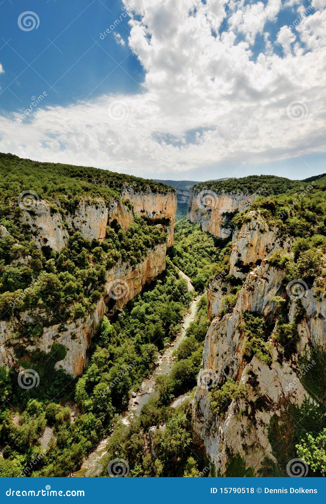 foz de arbayÃÂºn, a canyon in spain