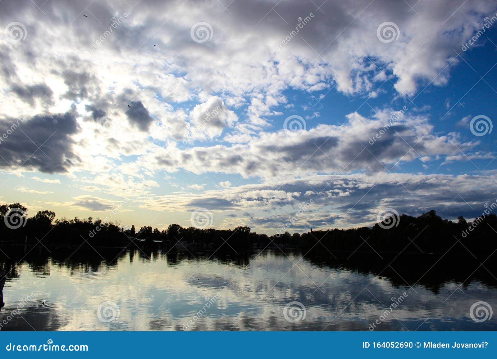 A Foz Do Rio Sava No Danúbio E O Pôr Do Sol Foto de Stock - Imagem de  tarde, beira: 164052690